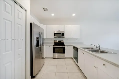 10630 W 33rd Way Hialeah FL 33018