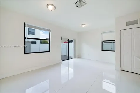 10630 W 33rd Way Hialeah FL 33018