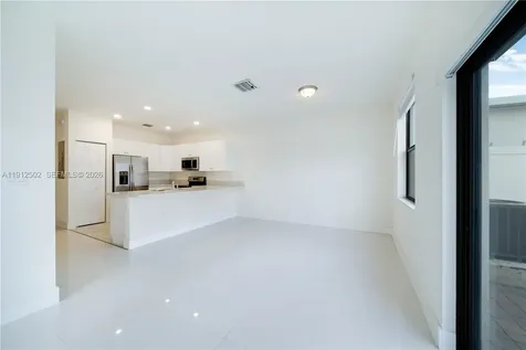 10630 W 33rd Way Hialeah FL 33018