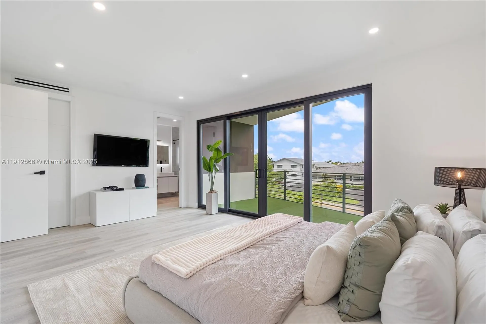 1814 Middle River Drive Fort Lauderdale FL 33305