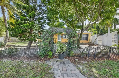 5172 Pine Tree Drive Delray Beach FL 33484