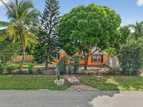 5172 Pine Tree Drive Delray Beach FL 33484