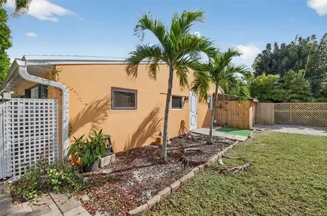 5172 Pine Tree Drive Delray Beach FL 33484