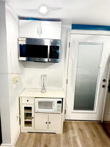 1045 10th Street Miami Beach FL 33139