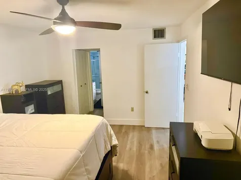 1045 10th Street Miami Beach FL 33139