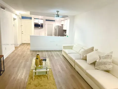 1045 10th Street Miami Beach FL 33139