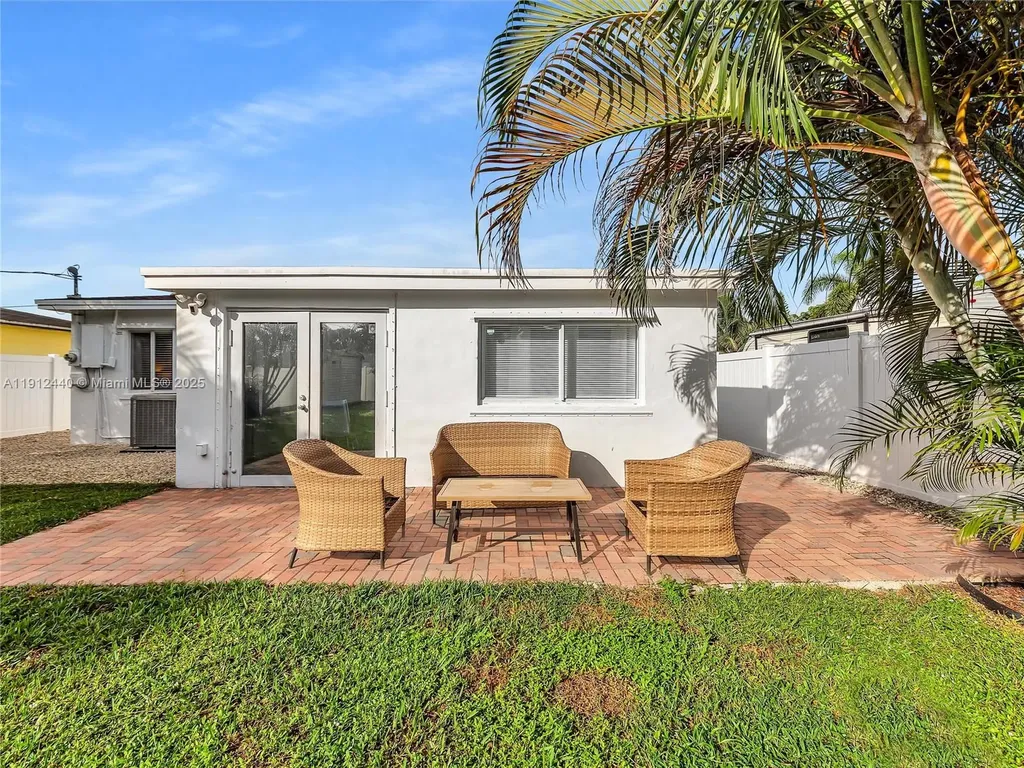 1108 NW 3rd Avenue Fort Lauderdale FL 33311