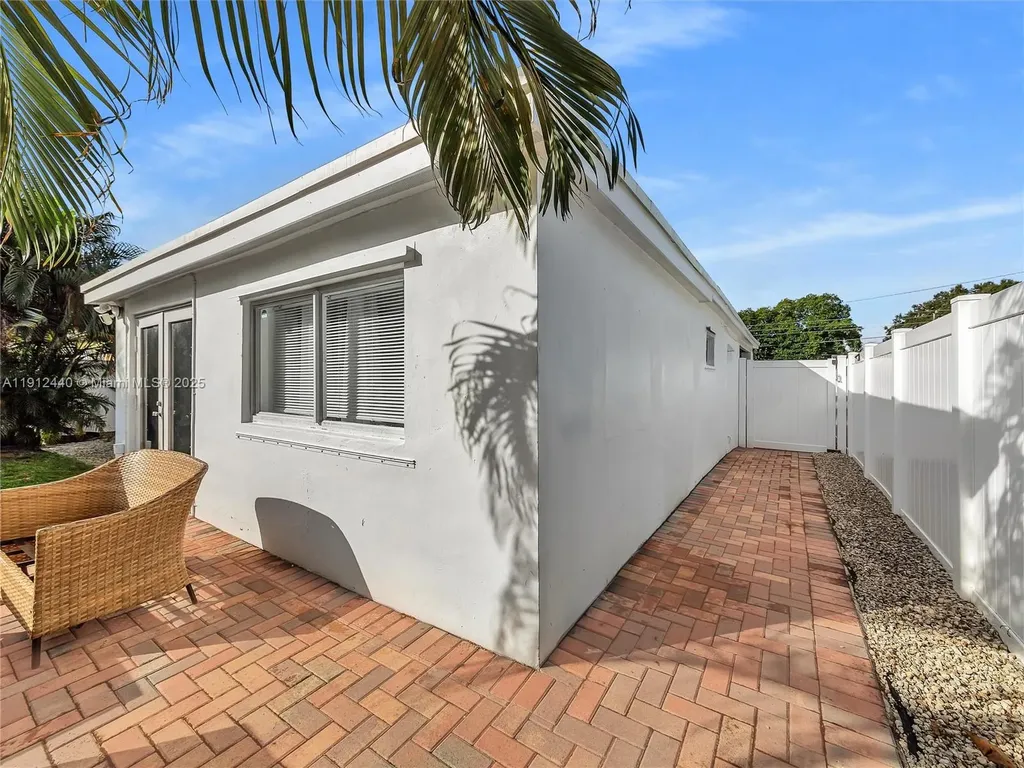 1108 NW 3rd Avenue Fort Lauderdale FL 33311