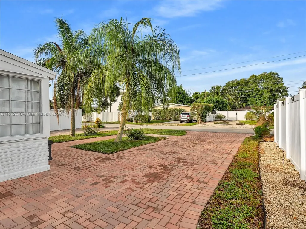 1108 NW 3rd Avenue Fort Lauderdale FL 33311