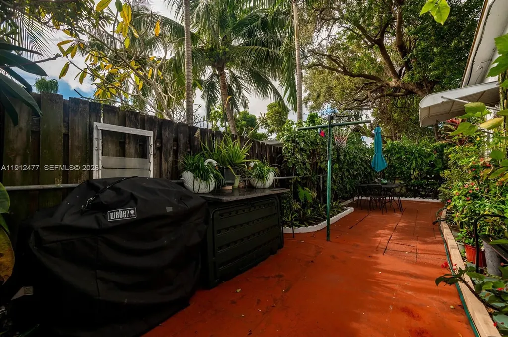 2524 Hayes Street Hollywood FL 33020