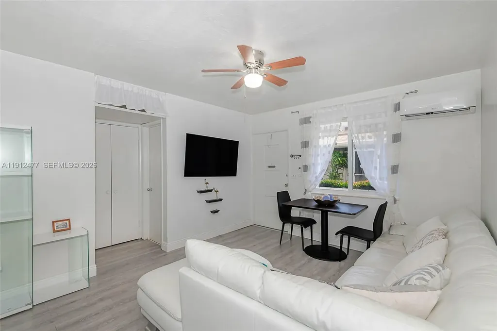 2524 Hayes Street Hollywood FL 33020
