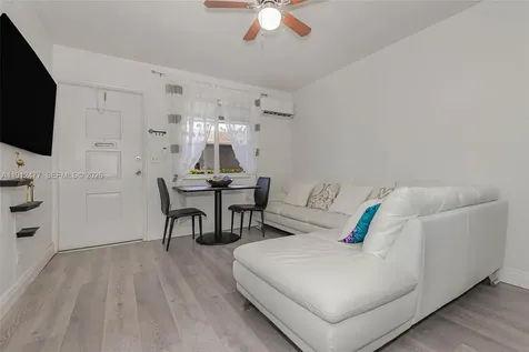 2524 Hayes Street Hollywood FL 33020