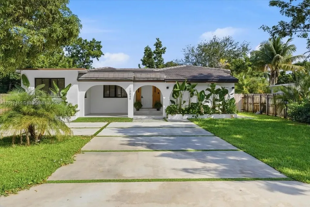 10845 Peachtree Drive Miami FL 33161