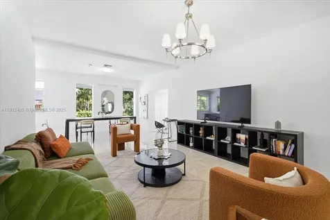 10845 Peachtree Drive Miami FL 33161