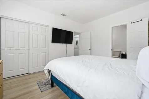 10845 Peachtree Drive Miami FL 33161