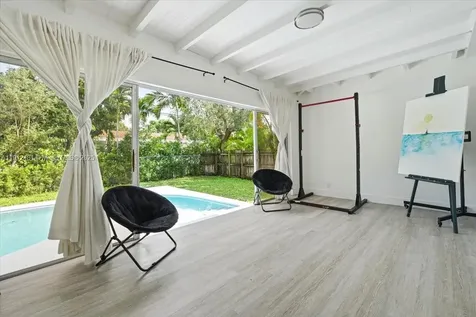 10845 Peachtree Drive Miami FL 33161