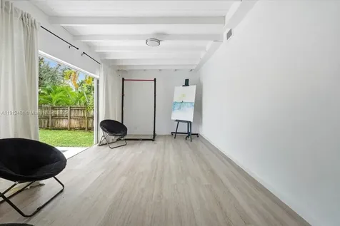 10845 Peachtree Drive Miami FL 33161