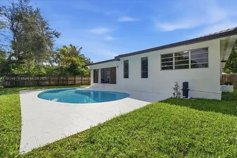 10845 Peachtree Drive Miami FL 33161