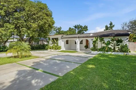 10845 Peachtree Drive Miami FL 33161