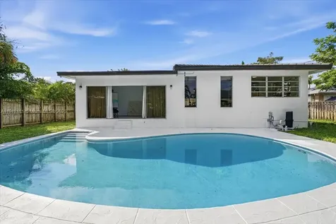 10845 Peachtree Drive Miami FL 33161