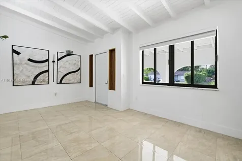10845 Peachtree Drive Miami FL 33161