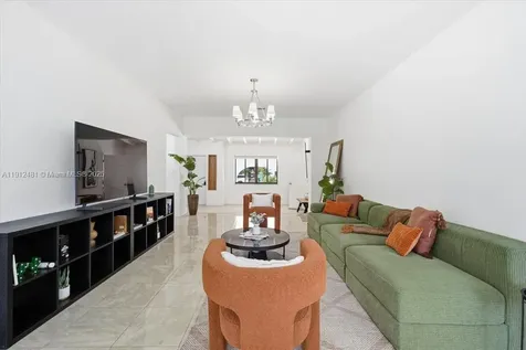 10845 Peachtree Drive Miami FL 33161