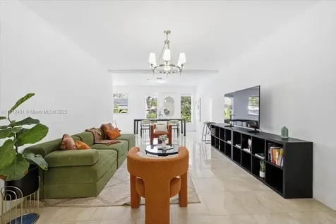 10845 Peachtree Drive Miami FL 33161