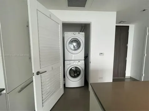 68 SE 6th Street Miami FL 33131