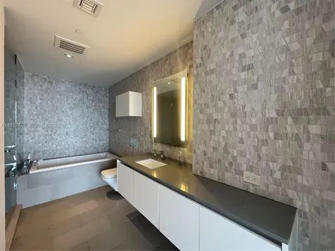 68 SE 6th Street Miami FL 33131