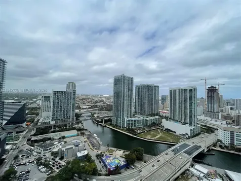 68 SE 6th Street Miami FL 33131