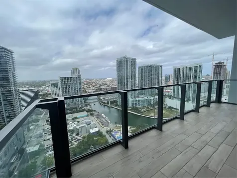 68 SE 6th Street Miami FL 33131