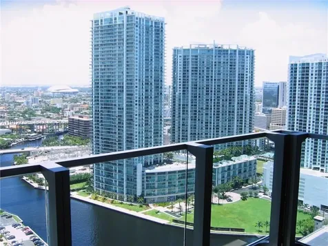 68 SE 6th Street Miami FL 33131