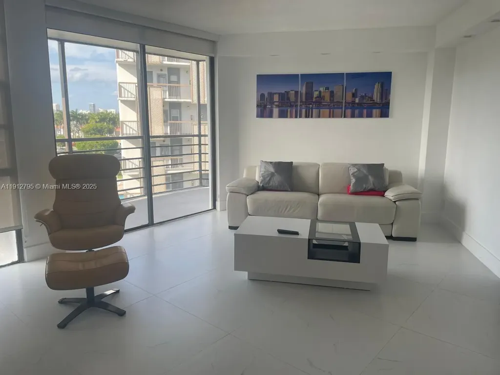 20400 W Country Club Drive Aventura FL 33180