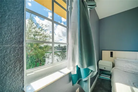 2040 NE 167th Street North Miami Beach FL 33162
