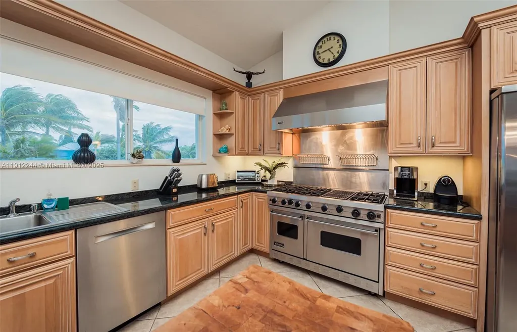 302 Balboa Street Hollywood FL 33019