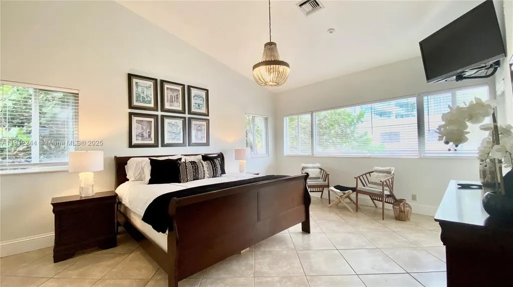 302 Balboa Street Hollywood FL 33019