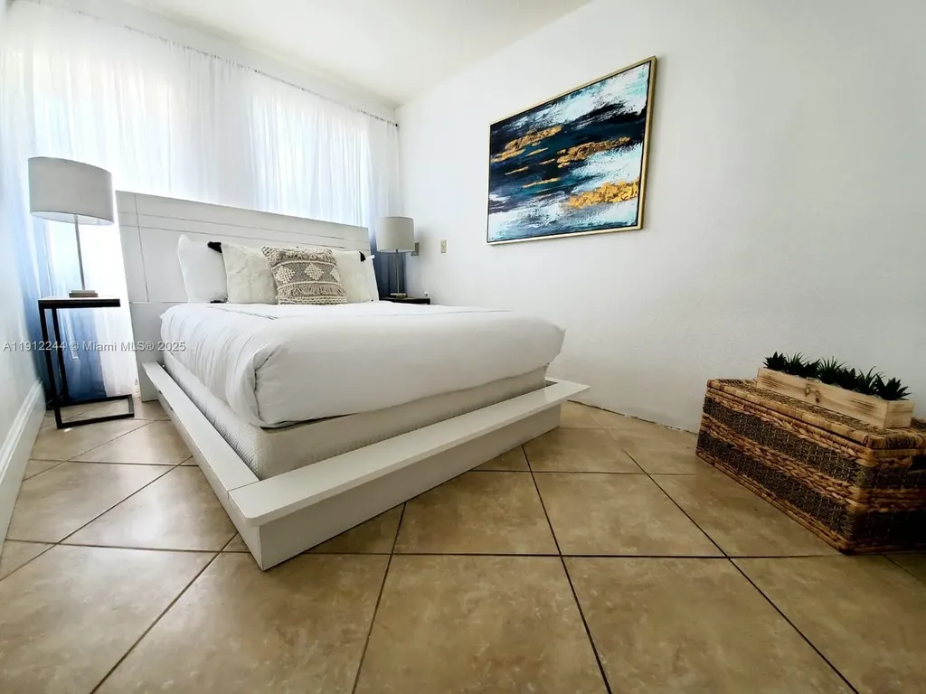 302 Balboa Street Hollywood FL 33019