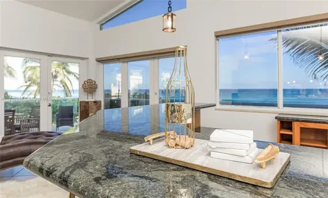 302 Balboa Street Hollywood FL 33019