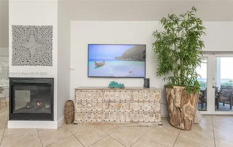 302 Balboa Street Hollywood FL 33019