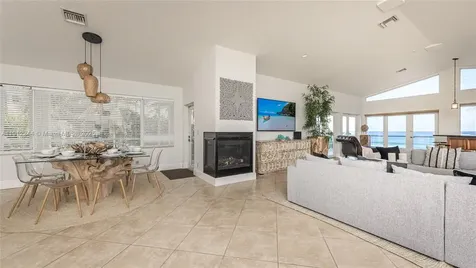 302 Balboa Street Hollywood FL 33019