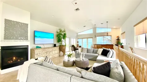 302 Balboa Street Hollywood FL 33019