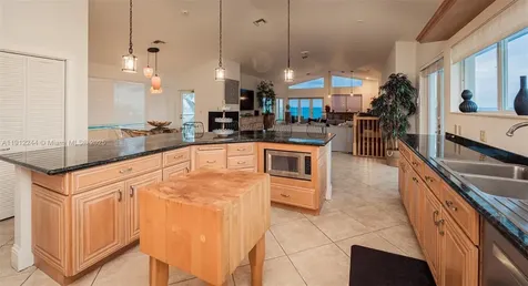 302 Balboa Street Hollywood FL 33019