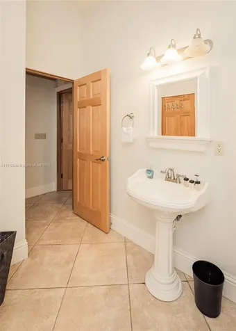 302 Balboa Street Hollywood FL 33019