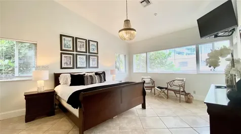 302 Balboa Street Hollywood FL 33019
