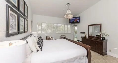 302 Balboa Street Hollywood FL 33019