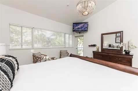 302 Balboa Street Hollywood FL 33019
