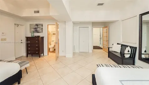 302 Balboa Street Hollywood FL 33019