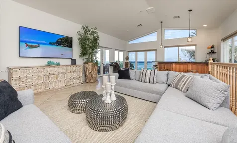 302 Balboa Street Hollywood FL 33019