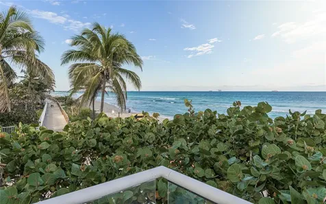 302 Balboa Street Hollywood FL 33019