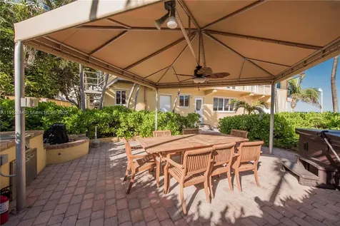 302 Balboa Street Hollywood FL 33019